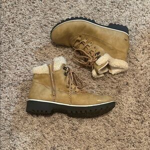 JBU Tan Combat Boots with Faux Fur